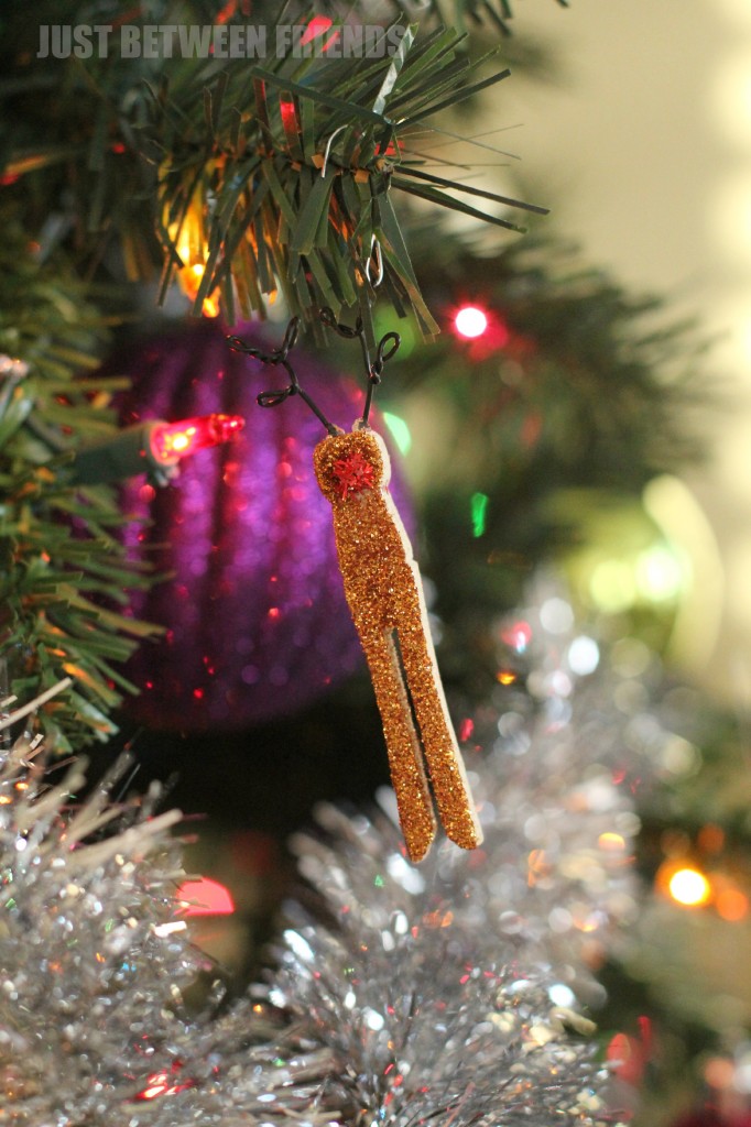 DIY Clothespin Reindeer