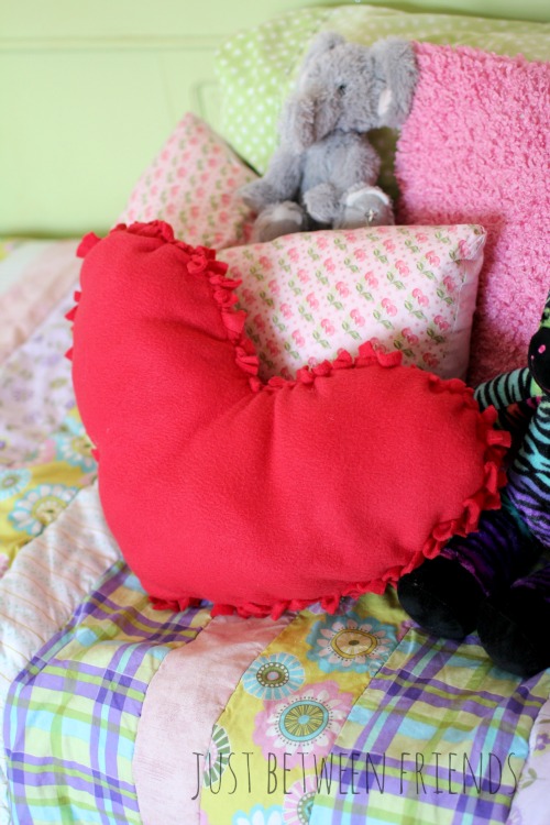 No sew heart pillow tutorial