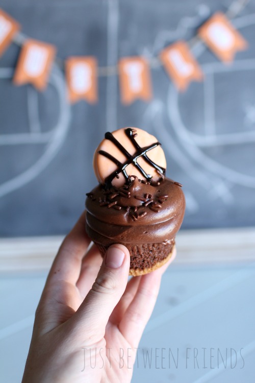 Basketball OREO cupcakes