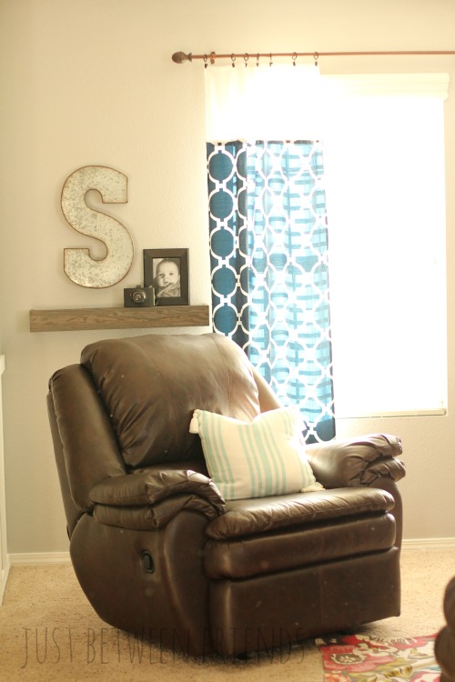 DIY floating shelves